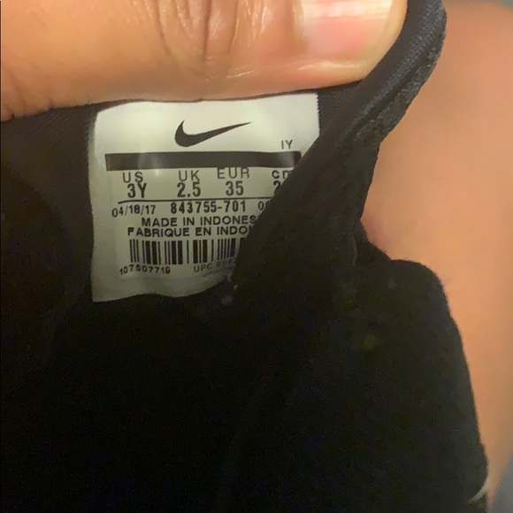 SOLD Gold/Black Foams Size 3y SOLD - Picture 5 of 6